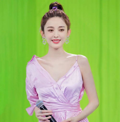 赵丽颖搭上新的资本,对方一口气给她推了几封一线杂志封面