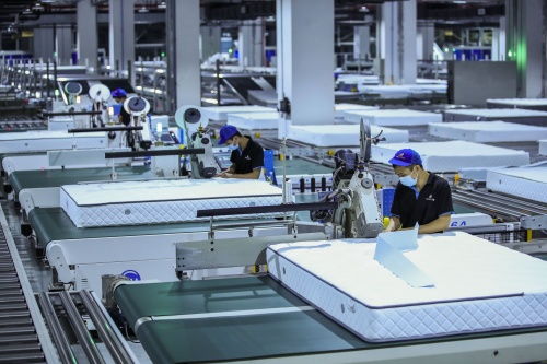 慕思股份王炳坤出席敲钟仪式 品牌价值受资本市场看好